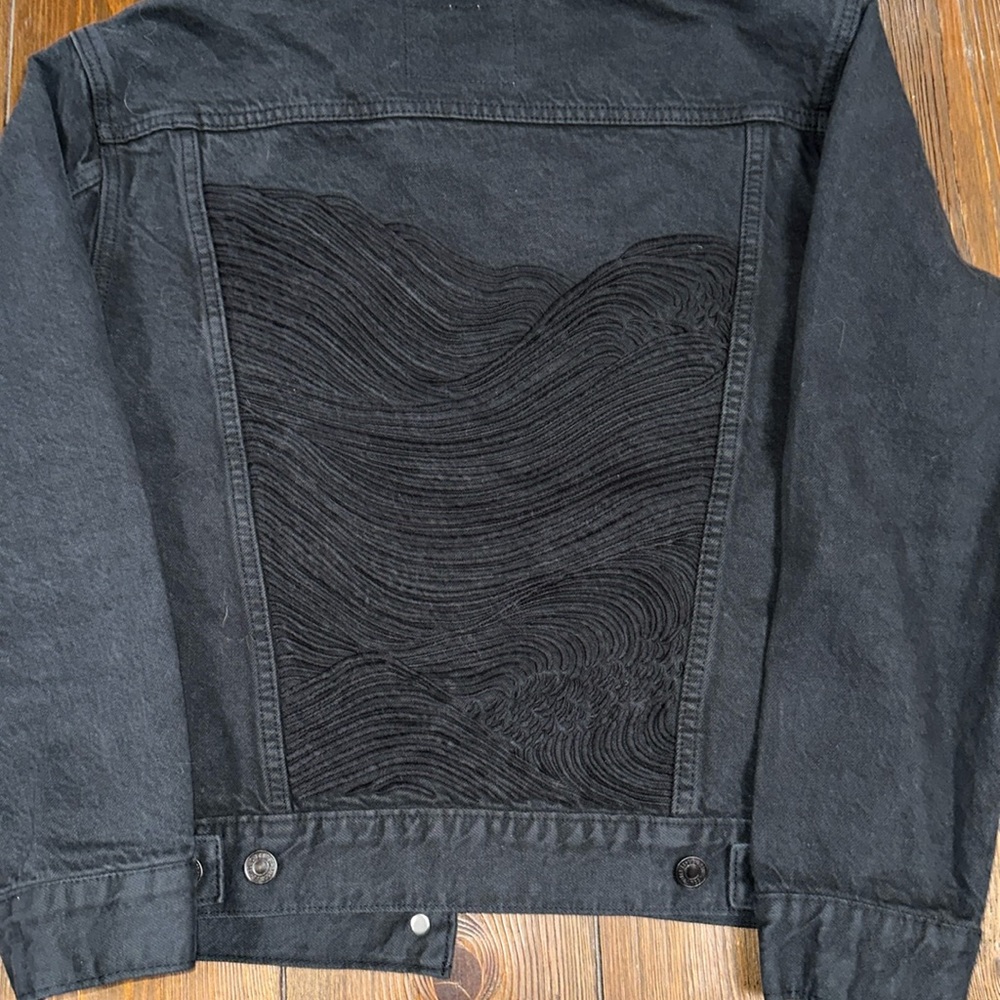 Levi Strauss WellThread Trucker Jacket with Breaking Wave Detail - Picture 4 of 11